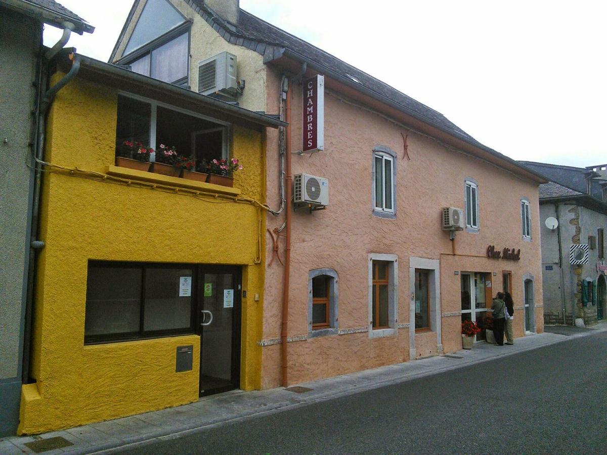 Chez Michel Bed & Breakfast Bedous Bagian luar foto